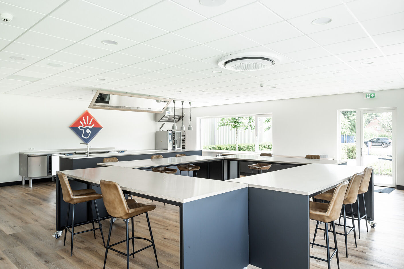 VEN-_pho5401project-Alpuro-LR-36