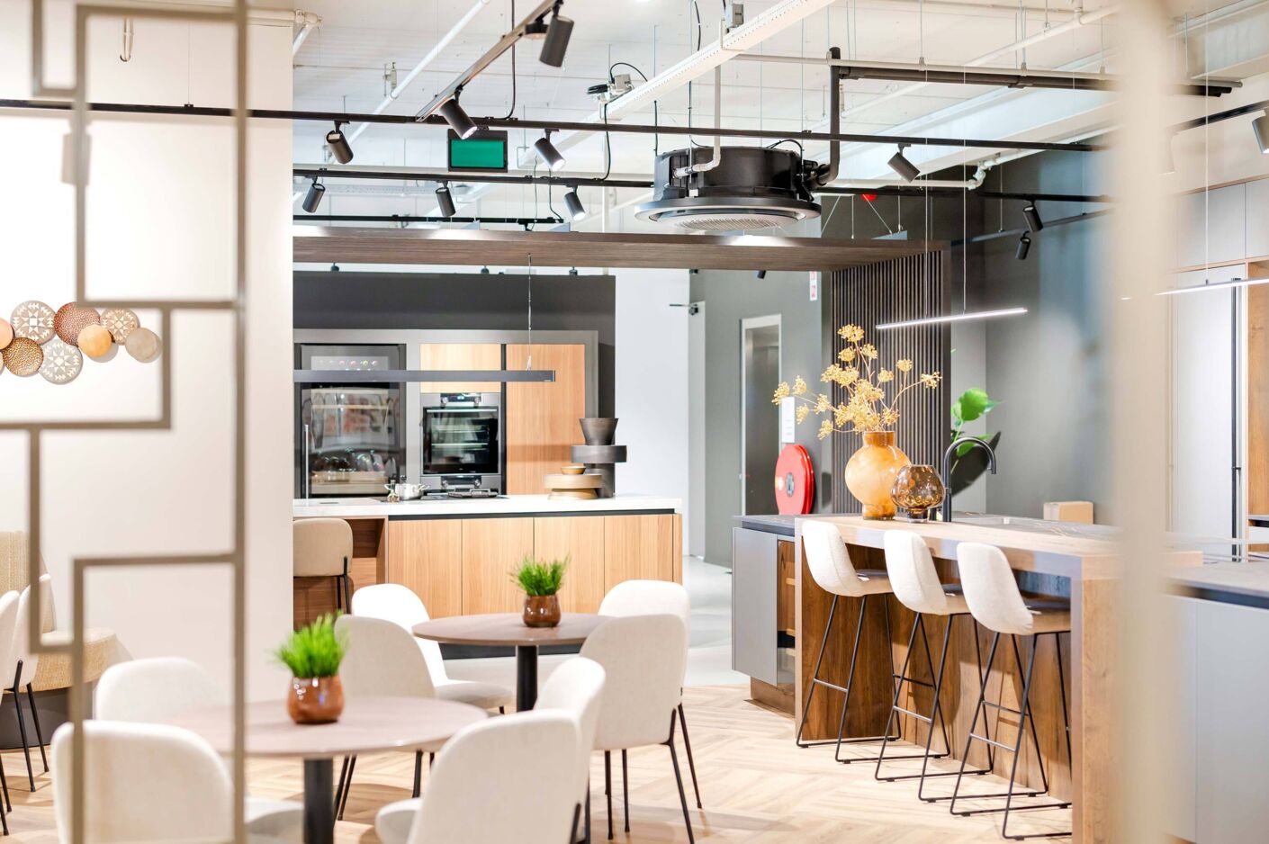 VEN_z6f5097_Avanti_LR_14