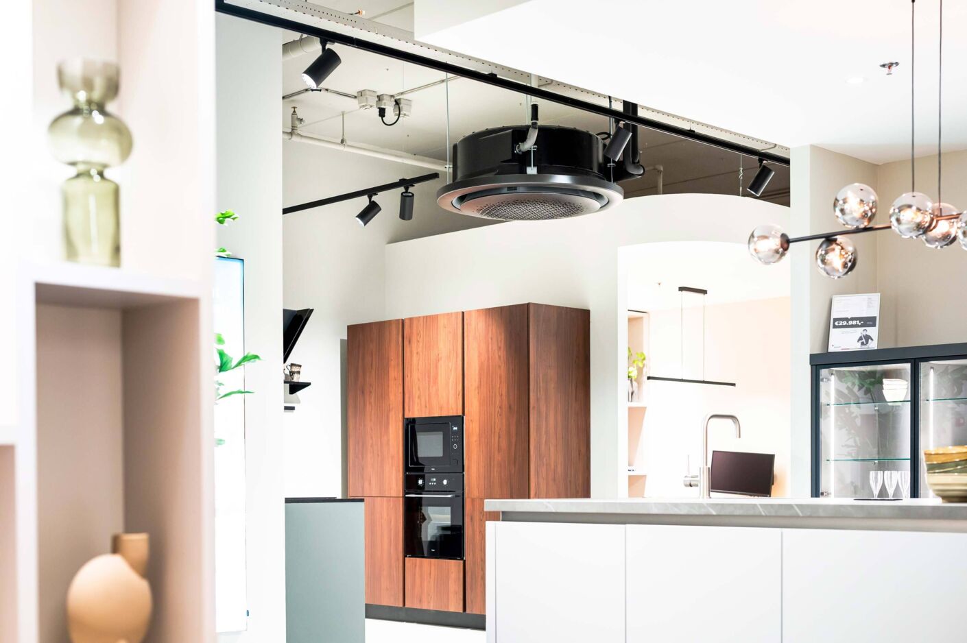 VEN_z6f5113_Avanti_LR_19